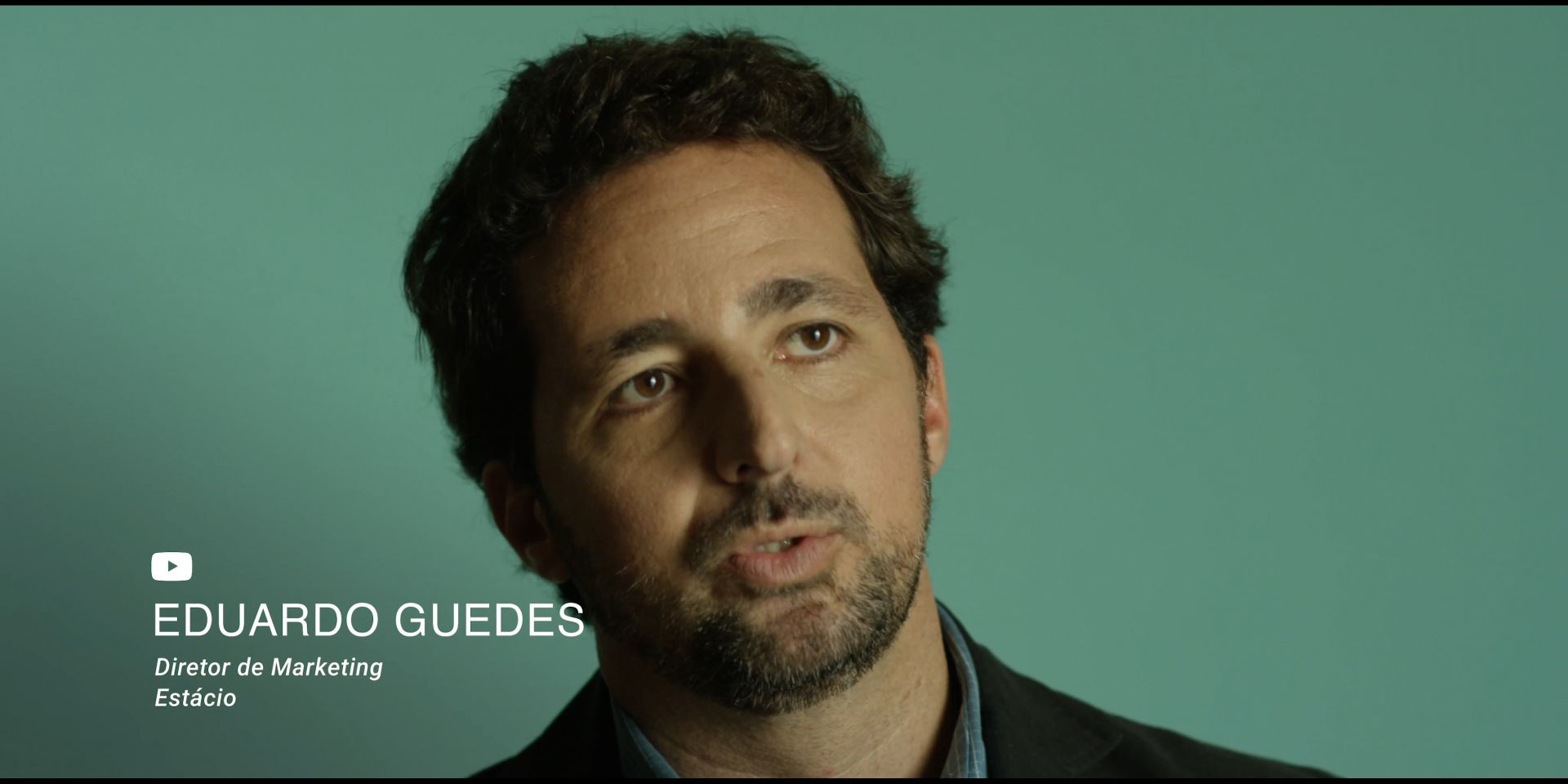 Frame do vídeo com o rosto do diretor de Marketing da Estácio, Eduardo Guedes.